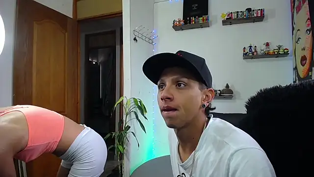 Snapshot of HillAndJack333 chatting on January 19, 2025, 1:01 pm HillAndJack333 online show from January 19, 2025, 1:01 pm