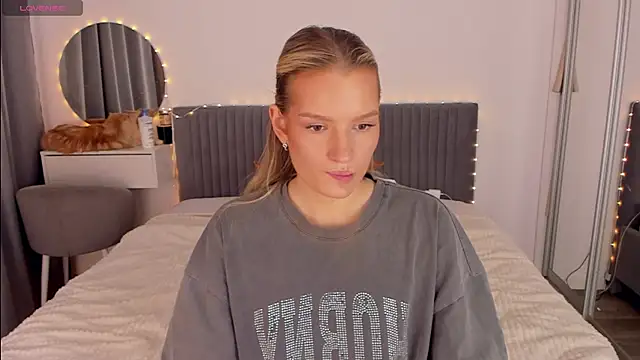 CassieRayss online show from April 2, 2026, 2:37 pm