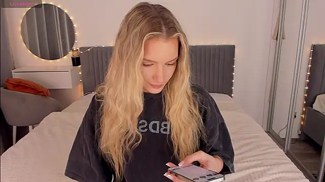 CassieRayss online show from April 6, 2026, 11:44 am