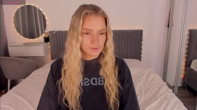 CassieRayss online show from April 8, 2026, 10:04 am