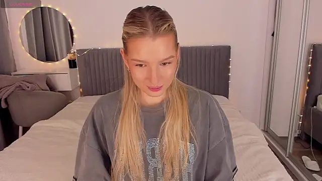 CassieRayss online show from April 15, 2026, 9:05 am