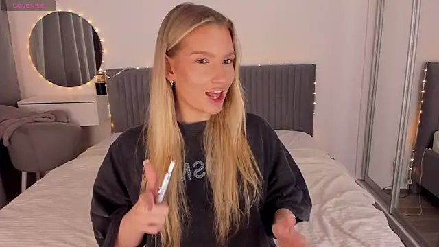 CassieRayss online show from April 20, 2026, 3:26 pm