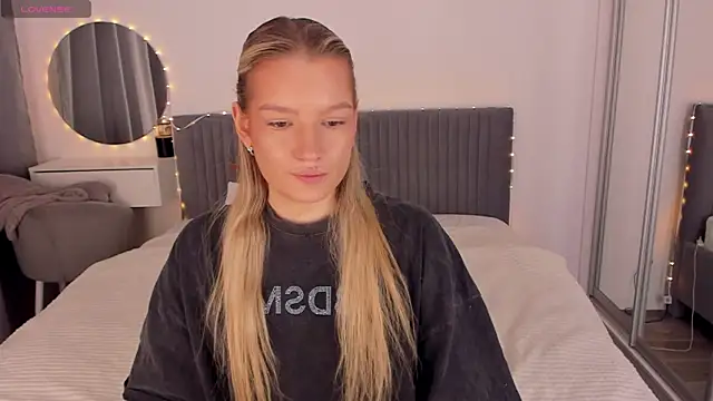 CassieRayss online show from April 22, 2026, 10:28 am