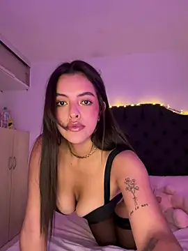 martina duque  online show from February 13, 2026, 11:23 pm