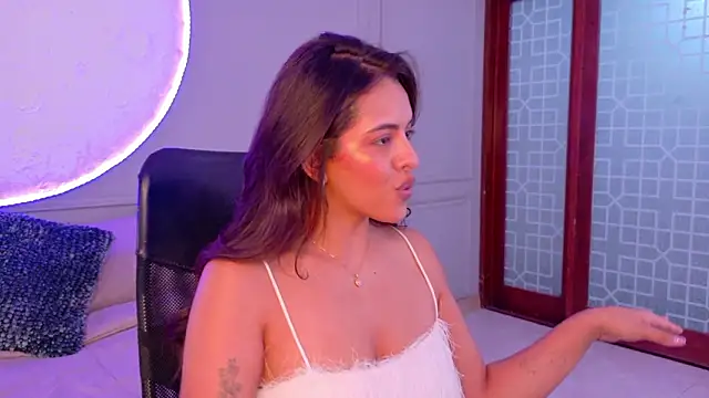 martina duque  online show from March 4, 2026, 8:37 pm