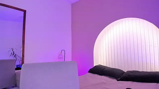 martina duque  online show from April 7, 2026, 6:19 pm