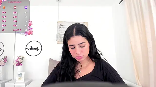 emma castilloo online show from December 11, 2024, 1:47 am