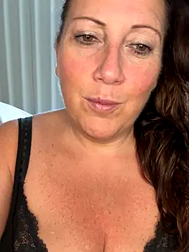 Snapshot of xsexycurvymilf chatting on October 5, 2025, 1:20 pm xsexycurvymilf online show from October 5, 2025, 1:20 pm