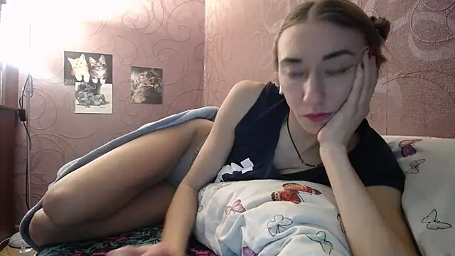 Snapshot of Fire__Foxx chatting on December 6, 2024, 12:27 pm Fire Foxx online show from December 6, 2024, 12:27 pm