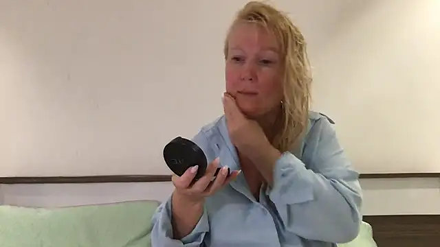 EmmaInLove23 online show from February 6, 2025, 1:49 am