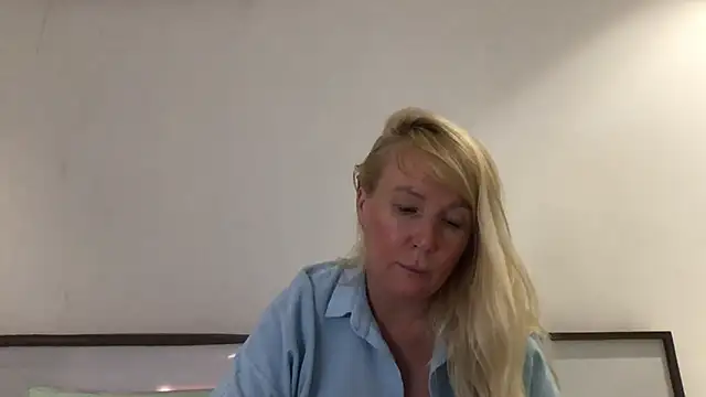 EmmaInLove23 online show from February 11, 2025, 11:43 am