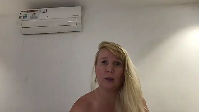 EmmaInLove23 online show from February 13, 2025, 10:55 am