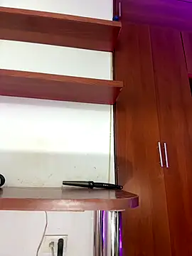 ivannapretyts online show from September 17, 2025, 4:41 pm