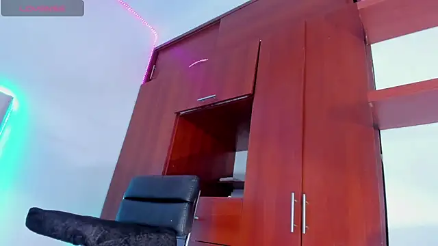 ivannapretyts online show from December 19, 2025, 4:47 pm