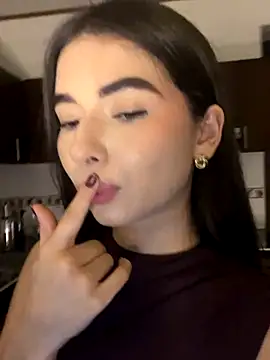 Coralinee 01 online show from November 26, 2025, 12:44 am