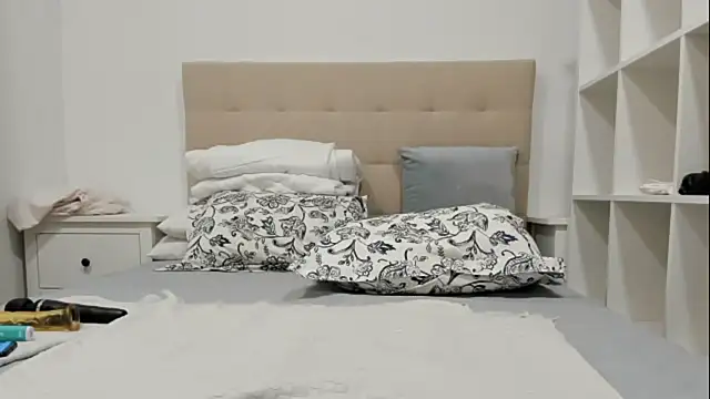 emmita69  online show from November 9, 2025, 12:09 am