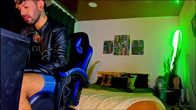 LatinMilk  online show from February 19, 2026, 5:36 am