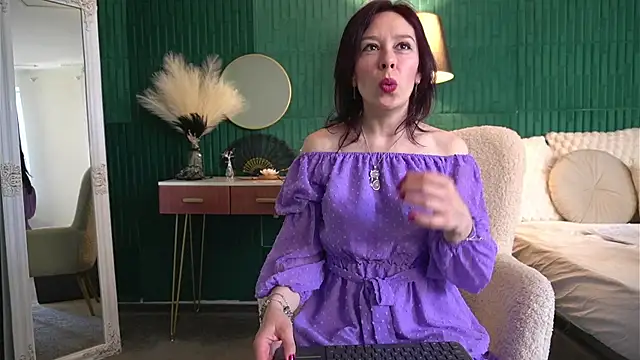 HaileyMoonn online show from May 27, 2026, 3:58 am