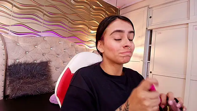 Andreita Jones online show from December 5, 2025, 12:03 pm