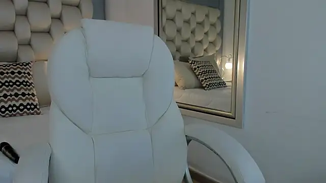 Snapshot of Helleamazing chatting on March 8, 2025, 4:34 am Helleamazing online show from March 8, 2025, 4:34 am