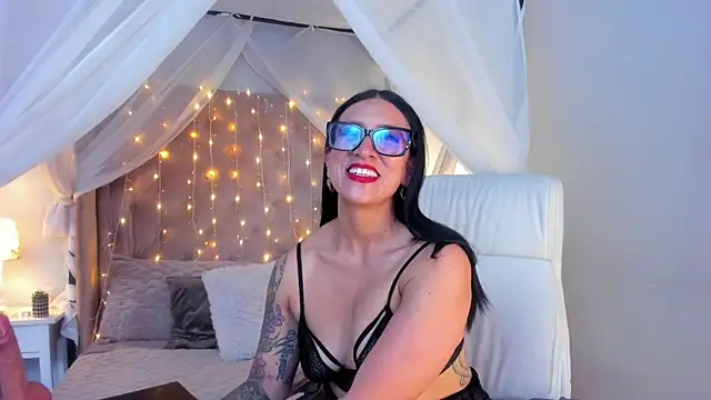 kira moon   online show from March 13, 2025, 8:32 pm