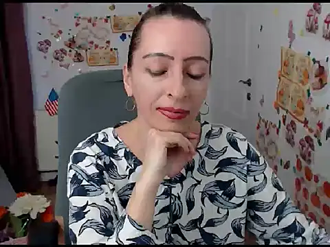 Snapshot of EvelynAngell chatting on September 16, 2025, 9:10 am EvelynAngell online show from September 16, 2025, 9:10 am