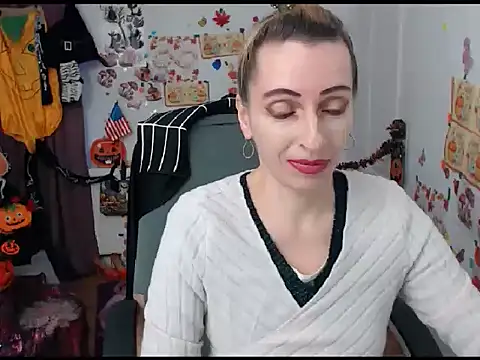 Snapshot of EvelynAngell chatting on October 20, 2025, 6:03 am EvelynAngell online show from October 20, 2025, 6:03 am
