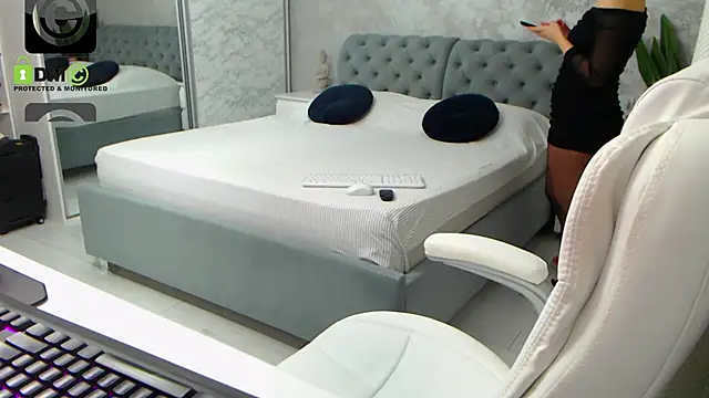 Snapshot of Ellysse_ chatting on December 23, 2024, 9:16 am Ellysse online show from December 23, 2024, 9:16 am