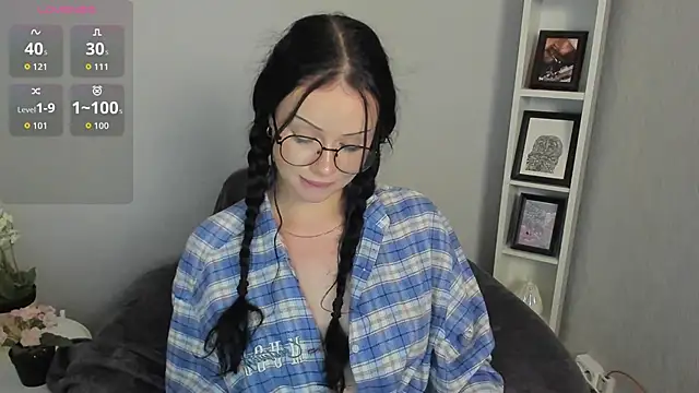 Snapshot of Lori__Hell chatting on June 18, 2026, 9:25 am Lori Hell online show from June 18, 2026, 9:25 am