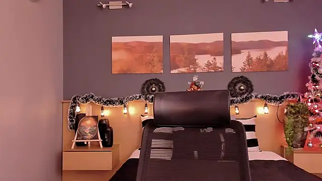 LiliJones  online show from December 16, 2024, 7:43 pm