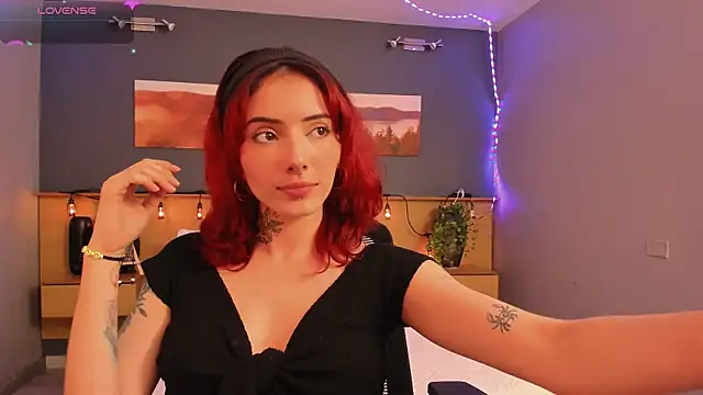 LiliJones  online show from February 5, 2025, 4:03 pm