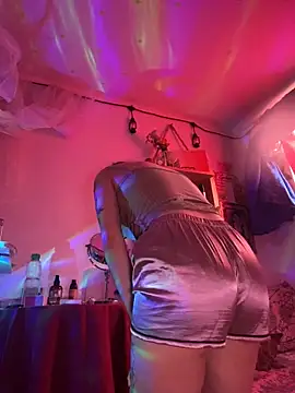 LiliJones  online show from September 24, 2025, 8:23 pm