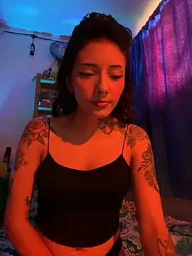 LiliJones  online show from December 4, 2025, 6:05 pm