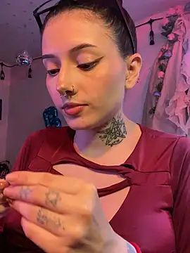 LiliJones  online show from April 18, 2026, 7:58 pm