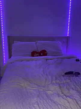 mialongxo online show from March 28, 2026, 12:54 am