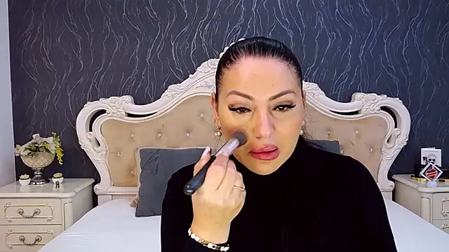 Lauren Saint online show from December 16, 2025, 5:18 pm