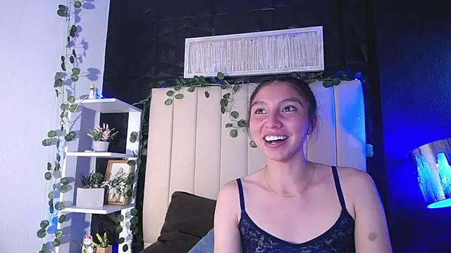 Snapshot of kendall_saenz chatting on December 19, 2024, 7:29 pm kendall saenz online show from December 19, 2024, 7:29 pm