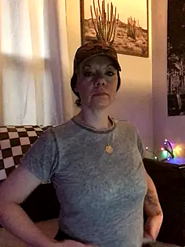 SidneyRaee online show from November 18, 2025, 4:44 pm