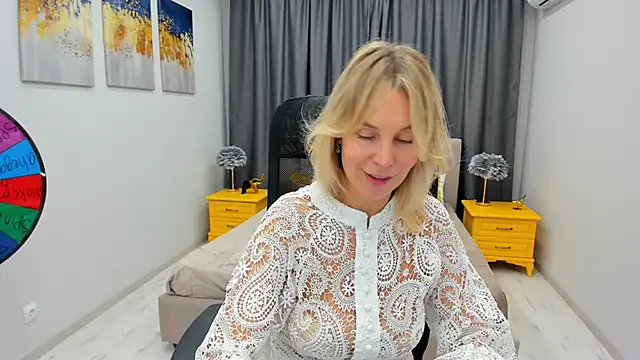 Sinty Devis online show from January 28, 2025, 2:42 pm