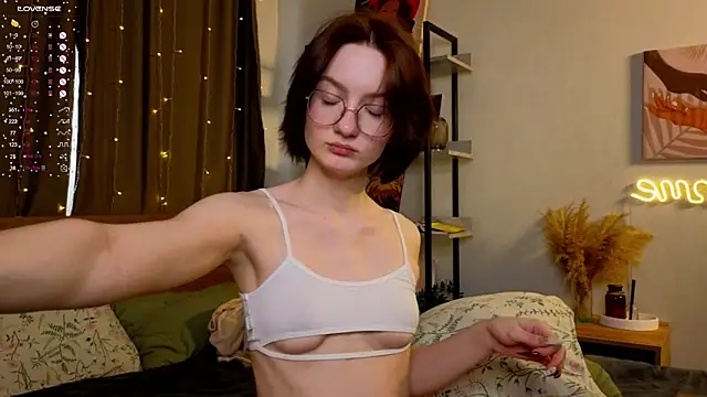 Snapshot of IdaValenti chatting on February 17, 2025, 4:09 am IdaValenti online show from February 17, 2025, 4:09 am