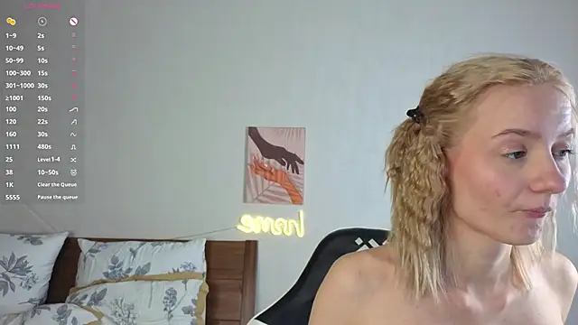 Snapshot of IdaValenti chatting on October 24, 2025, 11:12 pm IdaValenti online show from October 24, 2025, 11:12 pm