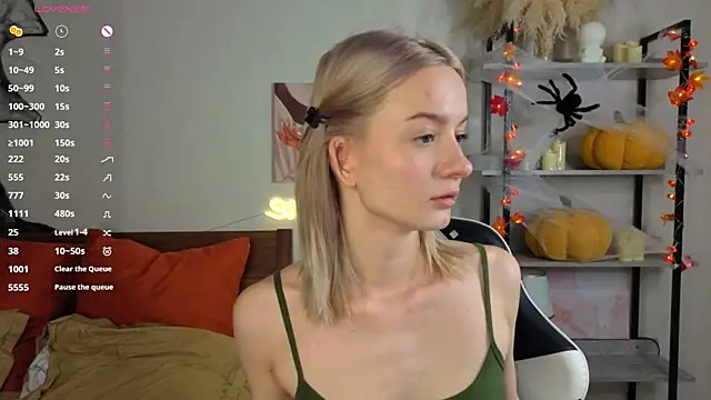 Snapshot of IdaValenti chatting on November 6, 2025, 11:04 pm IdaValenti online show from November 6, 2025, 11:04 pm