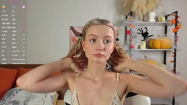 Snapshot of IdaValenti chatting on November 17, 2025, 11:10 pm IdaValenti online show from November 17, 2025, 11:10 pm