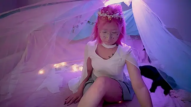 Akemilun online show from October 31, 2025, 1:45 pm