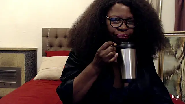 Snapshot of OmegaLipps chatting on December 18, 2025, 2:28 am OmegaLipps online show from December 18, 2025, 2:28 am