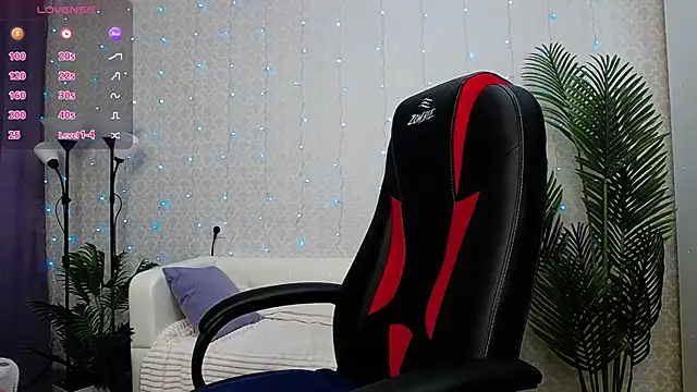 Camelia Lillie online show from November 12, 2025, 1:17 am