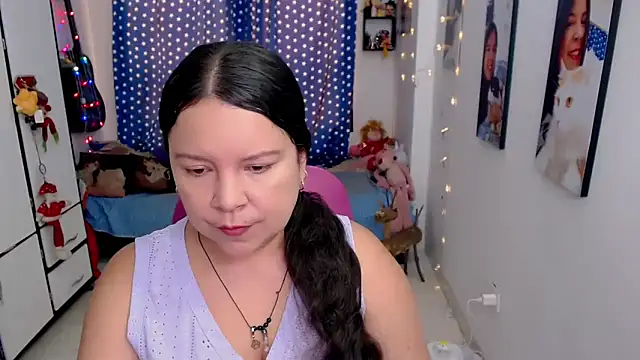 claryssa  online show from January 14, 2026, 8:03 pm