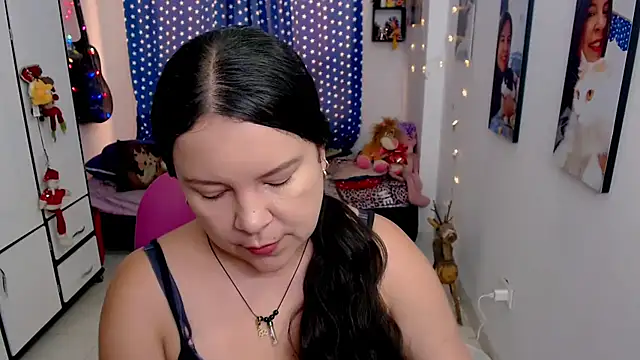 claryssa  online show from February 23, 2026, 7:44 pm