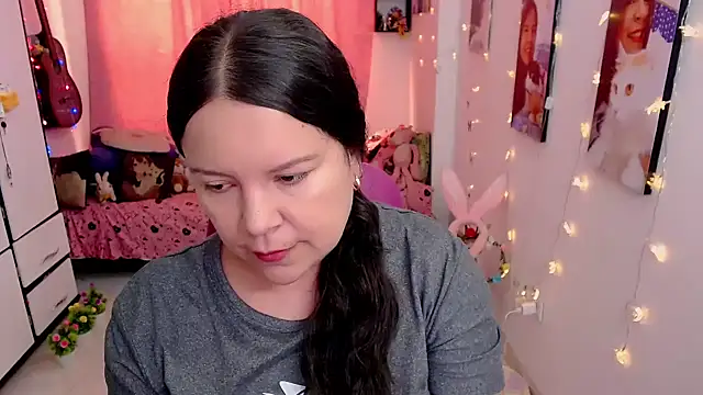 claryssa  online show from April 12, 2026, 7:19 pm