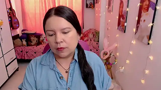 claryssa  online show from April 17, 2026, 5:27 pm